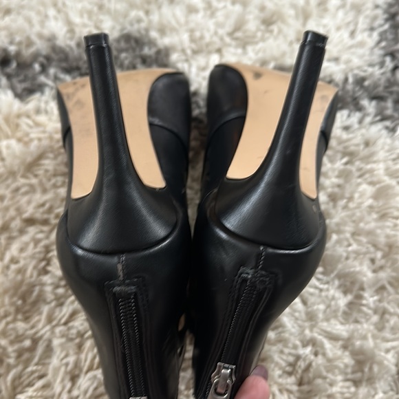 Adorable fine leather cut out booties - Picture 5 of 7